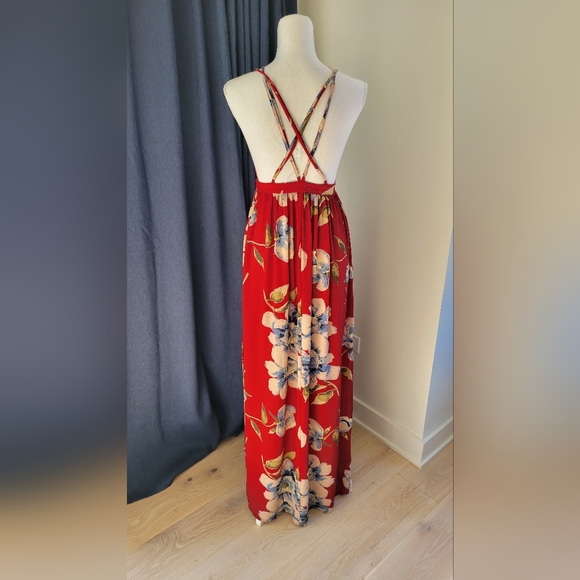 L'ATISTE | Red Floral Deep V Crisscross Back Maxi - Picture 7 of 9
